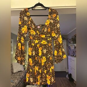 Size mediumm Mi Ami by Francesca’s boho flower dress.